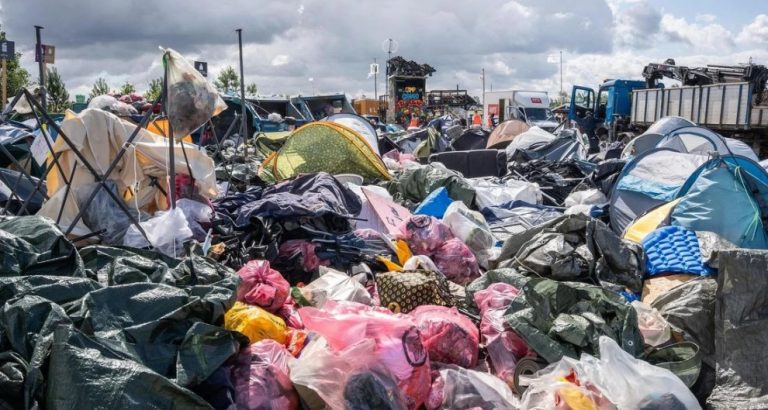 Festival-Sommer im Müll: Natur leidet unter Rücksichtslosigkeit der Besucher Festival-Sommer im Müll: Natur leidet unter Rücksichtslosigkeit der Besucher