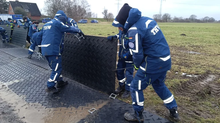 THW Übt Hochwasserschutz: Schöpfwerk-Ausfall in Raa-Besenbek