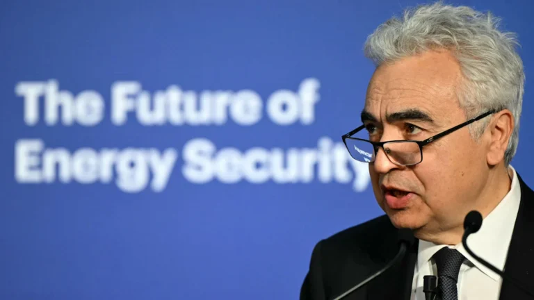 IEA empfiehlt Tempolimit: Folgen des Iran-Kriegs fordern Energiesparen